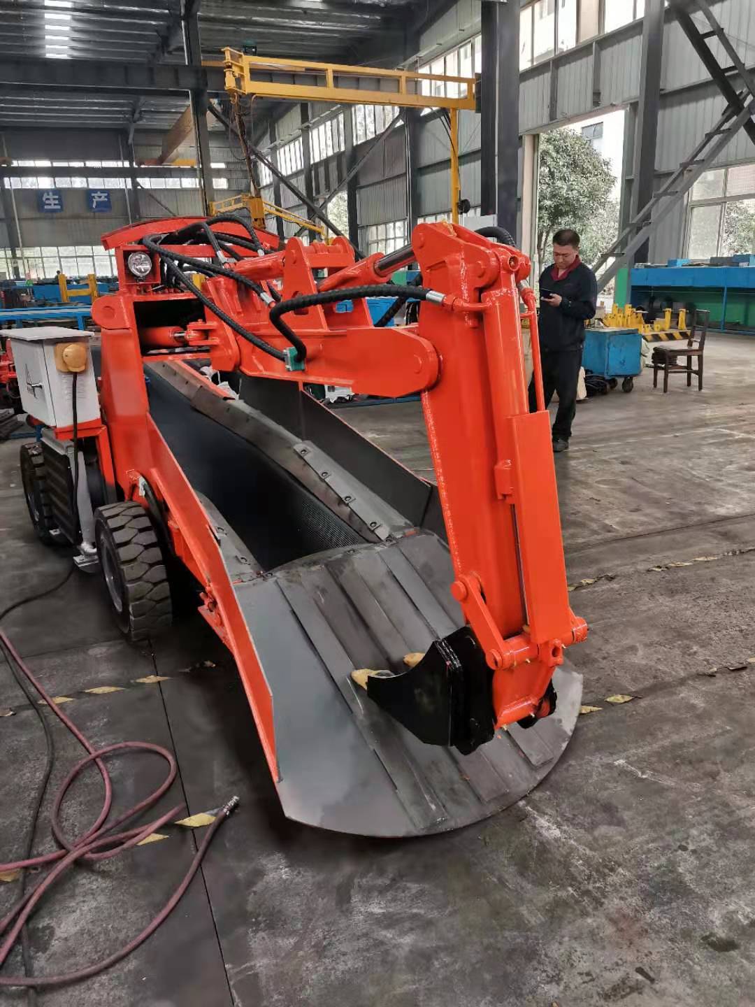 論如何做一個人人夸贊的小型扒渣機的廠家呢